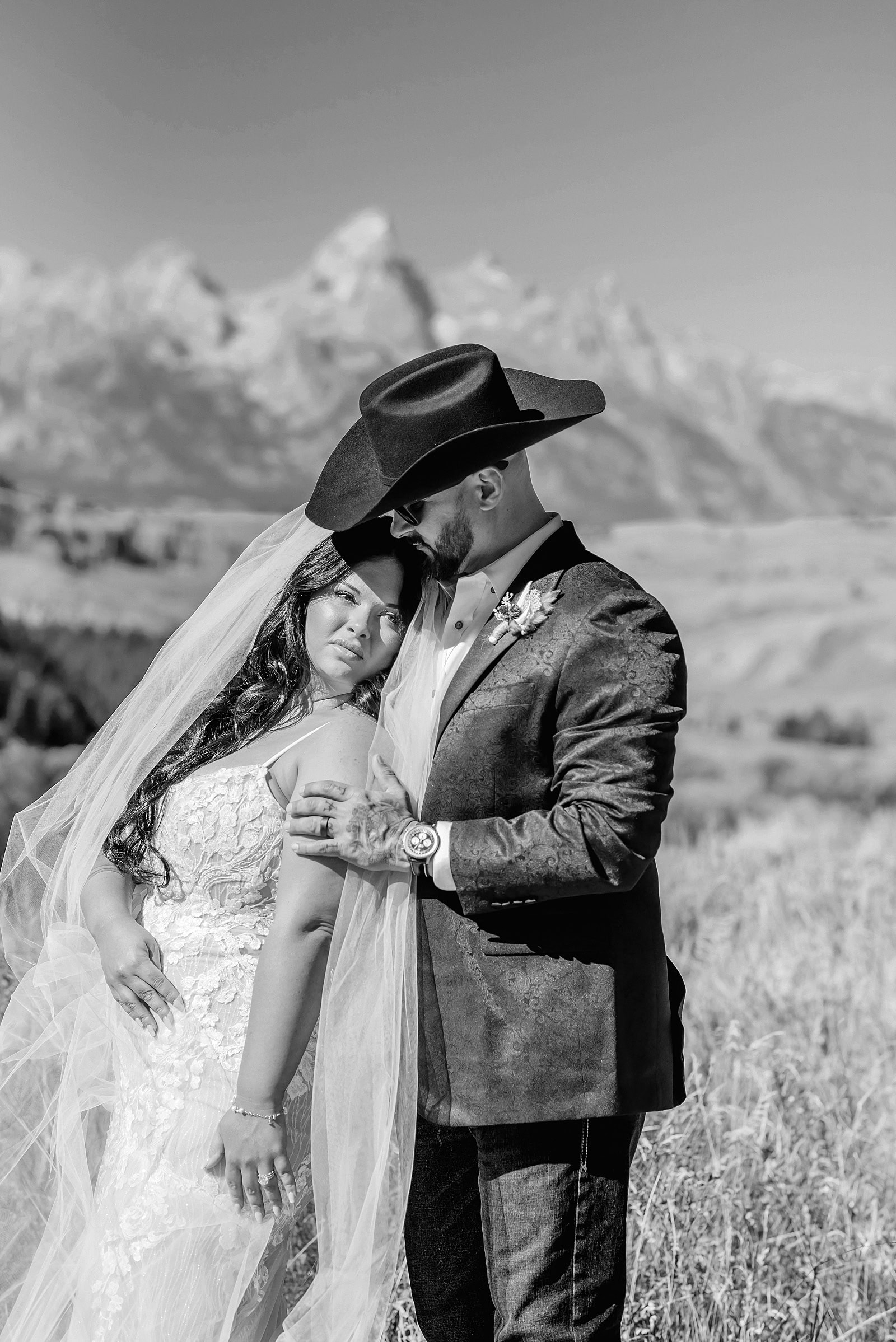 eloping in jackson hole wyoming wyoming elopement photographer micro wedding jackson hole jackson hole wedding photographers elopement jackson hole wyoming small wedding jackson hole the wedding tree in bridger teton national forest morning wedding fall wedding Autumn wedding in Jackson Hole