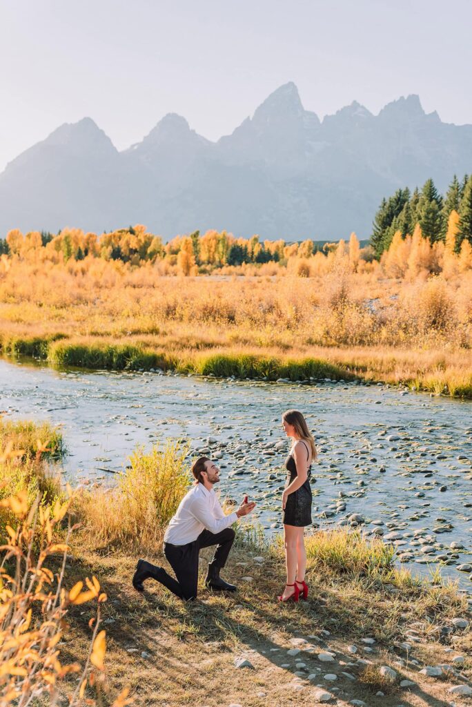 jackson hole engagement photographer grand teton engagement photos jackson wyoming engagement photos fall photo outfit ideas fall engagement pictures jackson hole photographer jackson hole proposal photographer engagement photographer near me wedding proposal