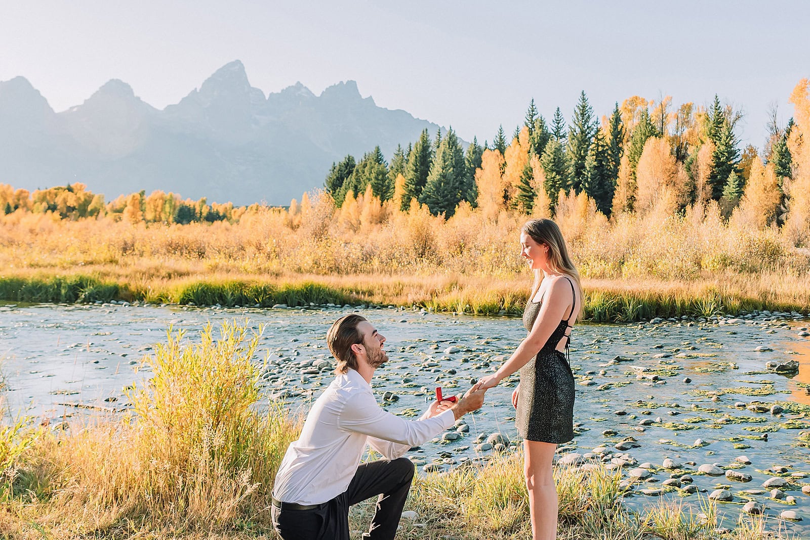 jackson hole engagement photographer grand teton engagement photos jackson wyoming engagement photos fall photo outfit ideas fall engagement pictures jackson hole photographer jackson hole proposal photographer engagement photographer near me wedding proposal
