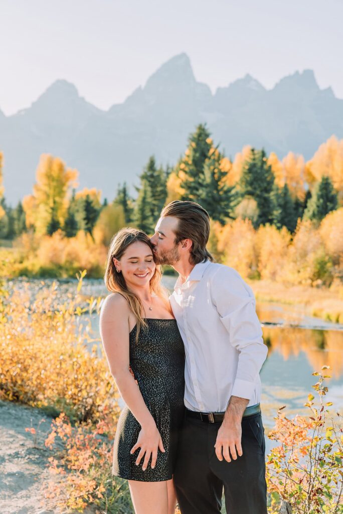 fall photo outfit ideas fall engagement pictures engagement photo ideas fall grand teton engagement photos grand teton engagement photographer jackson hole photographer