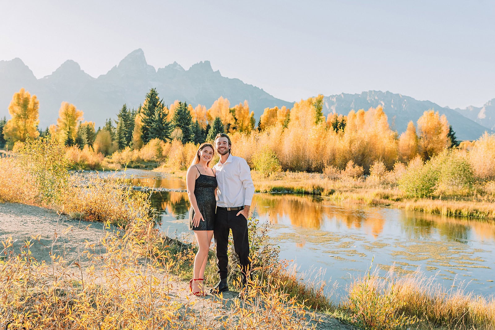 fall photo outfit ideas fall engagement pictures engagement photo ideas fall grand teton engagement photos grand teton engagement photographer jackson hole photographer