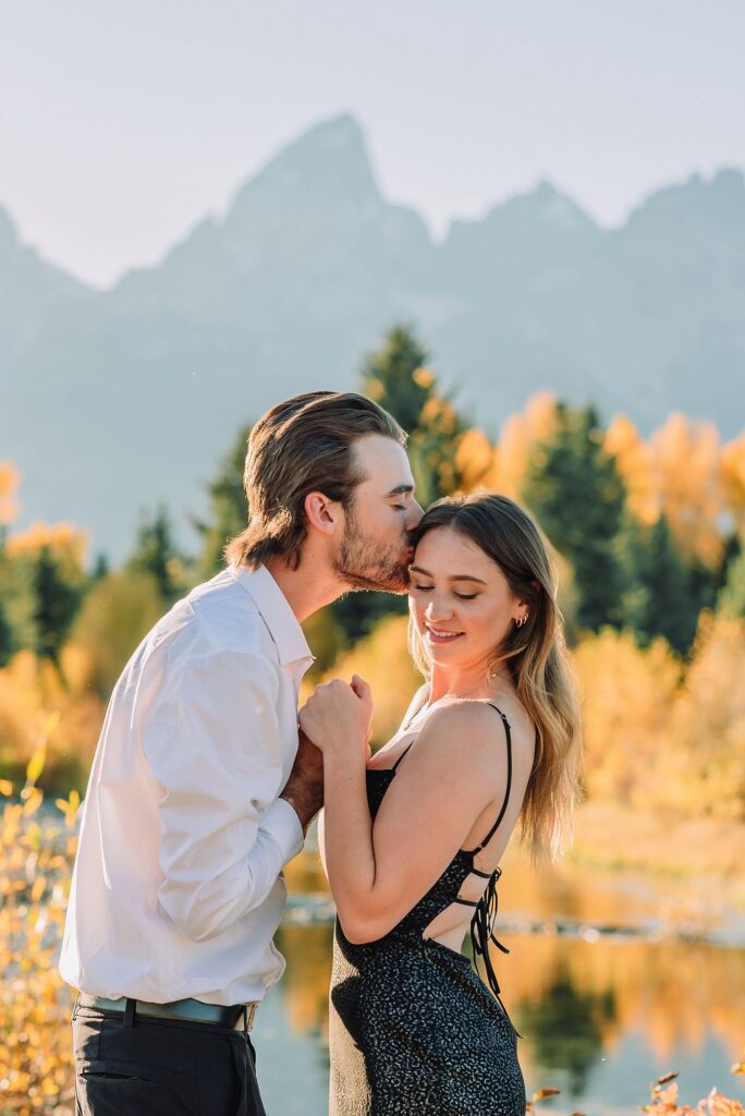 jackson hole engagement photographer grand teton engagement photos jackson wyoming engagement photos fall photo outfit ideas fall engagement pictures jackson hole photographer jackson hole proposal photographer engagement photographer near me