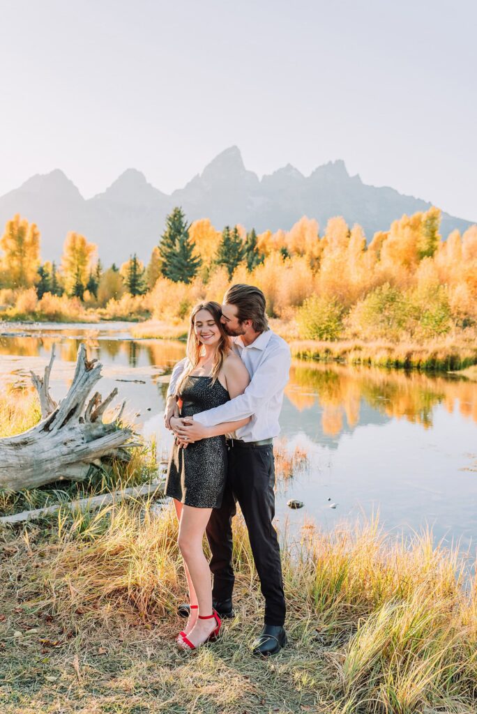 fall photo outfit ideas fall engagement pictures engagement photo ideas fall grand teton engagement photos grand teton engagement photographer jackson hole photographer