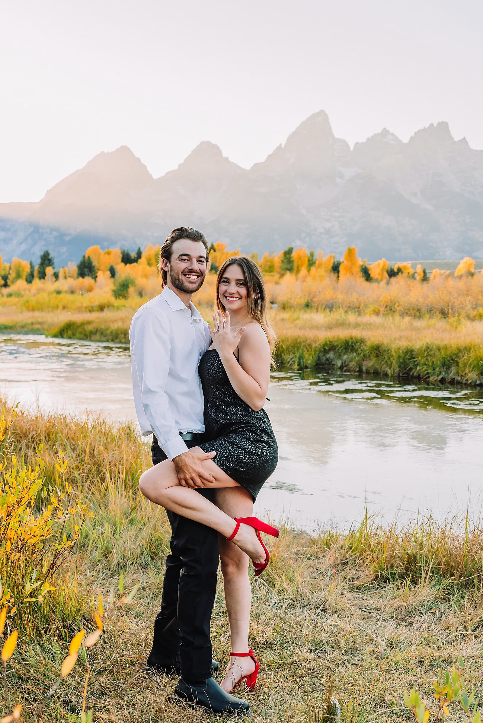jackson hole engagement photographer grand teton engagement photos jackson wyoming engagement photos fall photo outfit ideas fall engagement pictures jackson hole photographer jackson hole proposal photographer engagement photographer near me