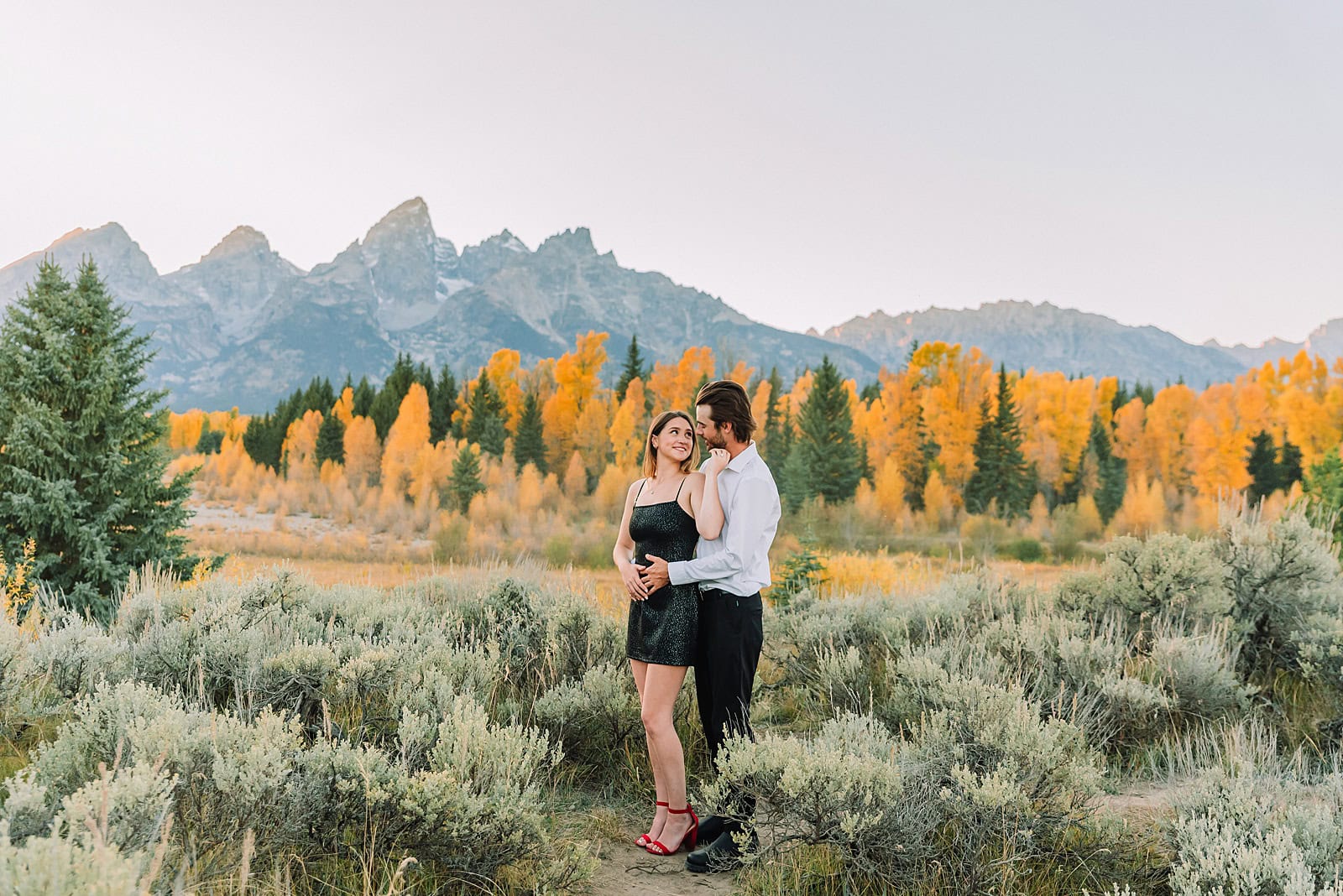 jackson hole engagement photographer grand teton engagement photos jackson wyoming engagement photos fall photo outfit ideas fall engagement pictures jackson hole photographer jackson hole proposal photographer engagement photographer near me