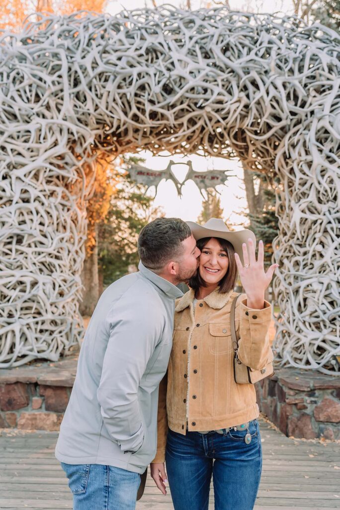 jackson wyoming engagement photos fall photo outfit ideas fall engagement pictures jackson hole photographer jackson hole proposal photographer engagement photographer near me western engagement inspiration elk antler arches in downtown jackson hole