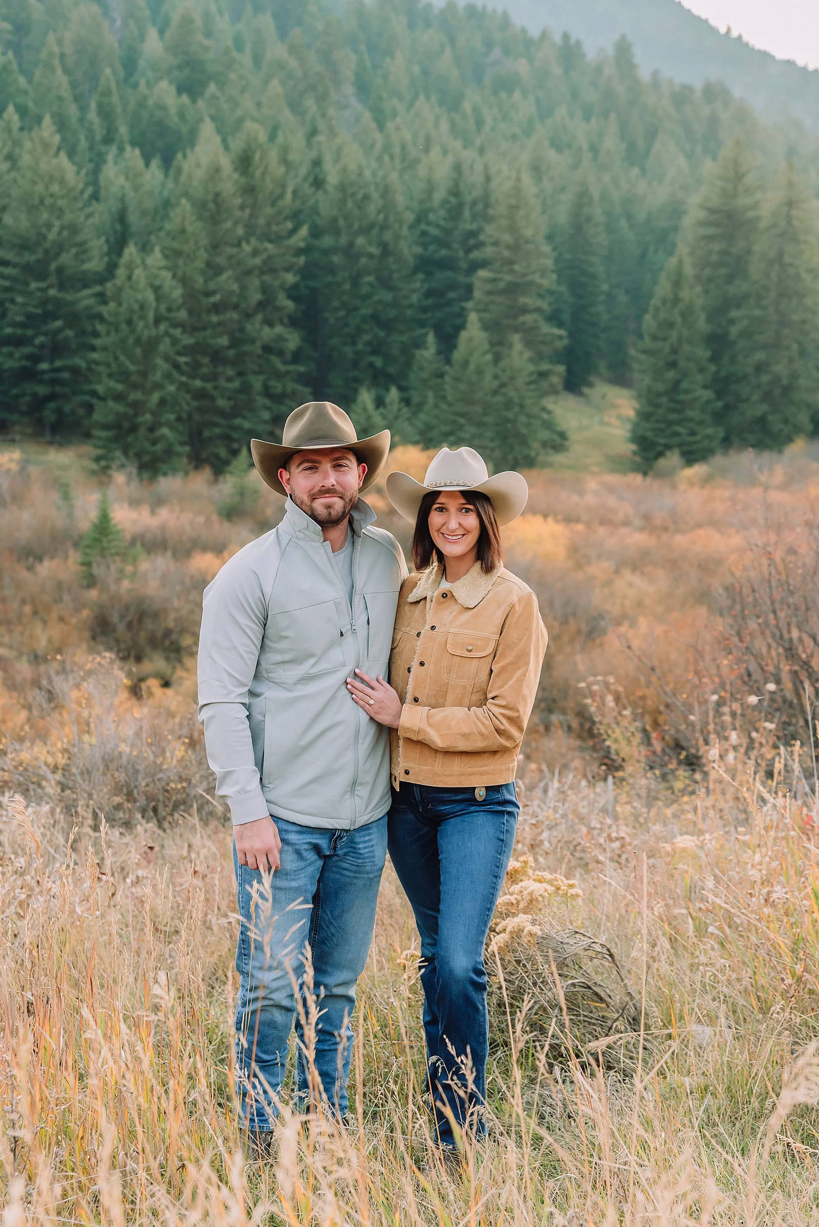 jackson wyoming engagement photos fall photo outfit ideas fall engagement pictures jackson hole photographer jackson hole proposal photographer engagement photographer near me western engagement inspiration