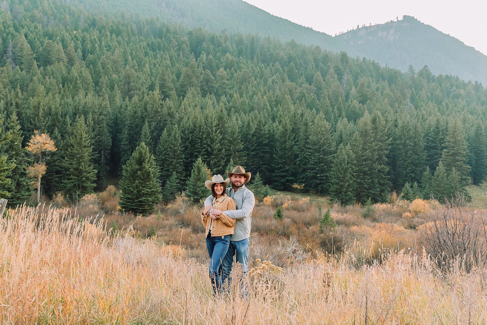 jackson wyoming engagement photos fall photo outfit ideas fall engagement pictures jackson hole photographer jackson hole proposal photographer engagement photographer near me