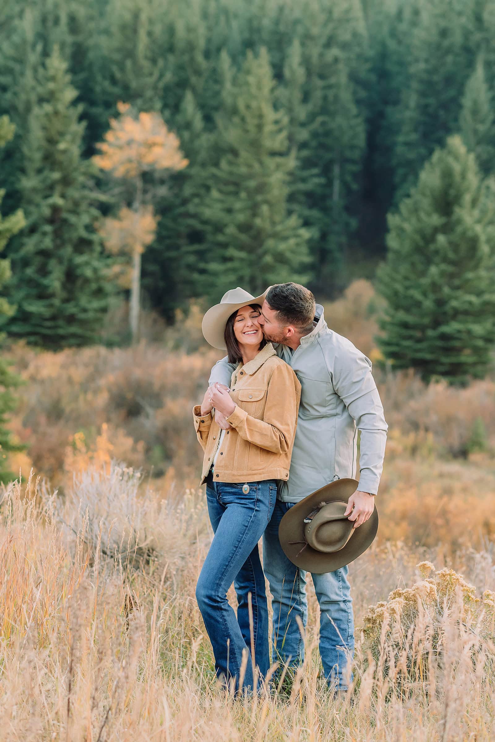 poses for couples jackson hole proposal photographer fall engagement photo outfits engagement photography near me wyoming photographer