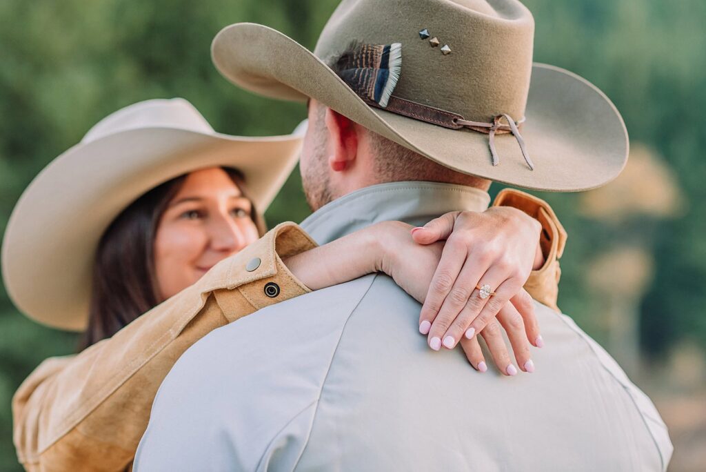 jackson wyoming engagement photos fall photo outfit ideas fall engagement pictures jackson hole photographer jackson hole proposal photographer engagement photographer near me