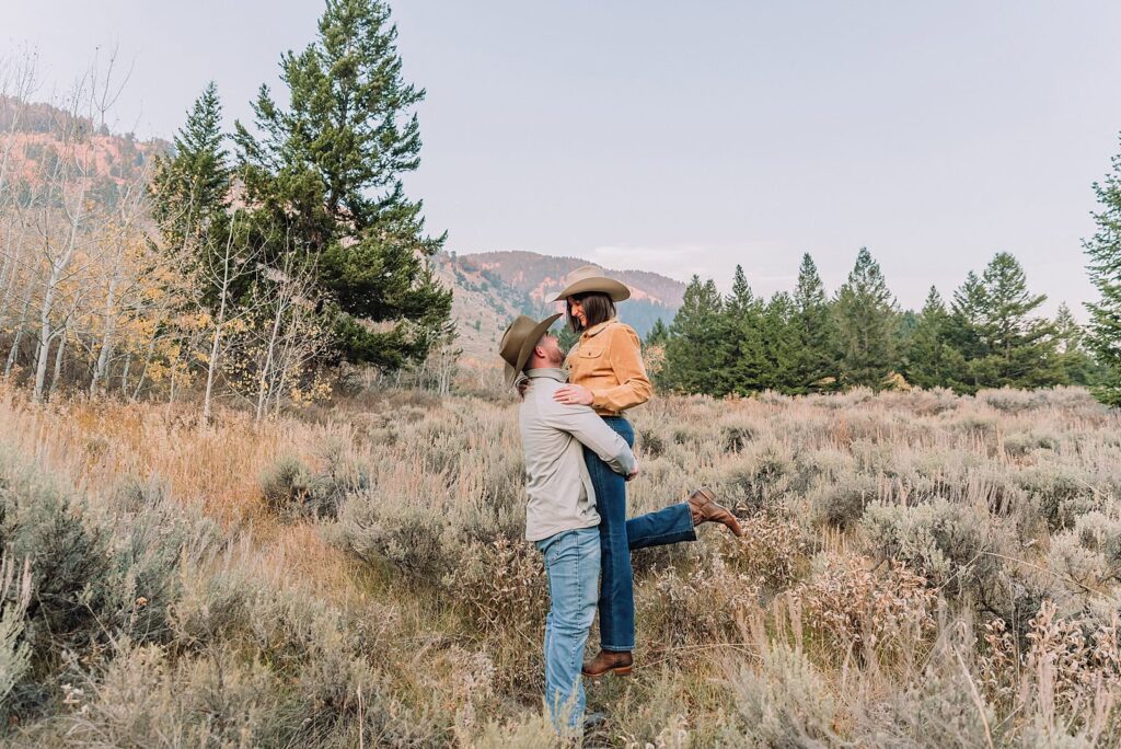 poses for couples jackson hole proposal photographer fall engagement photo outfits engagement photography near me wyoming photographer