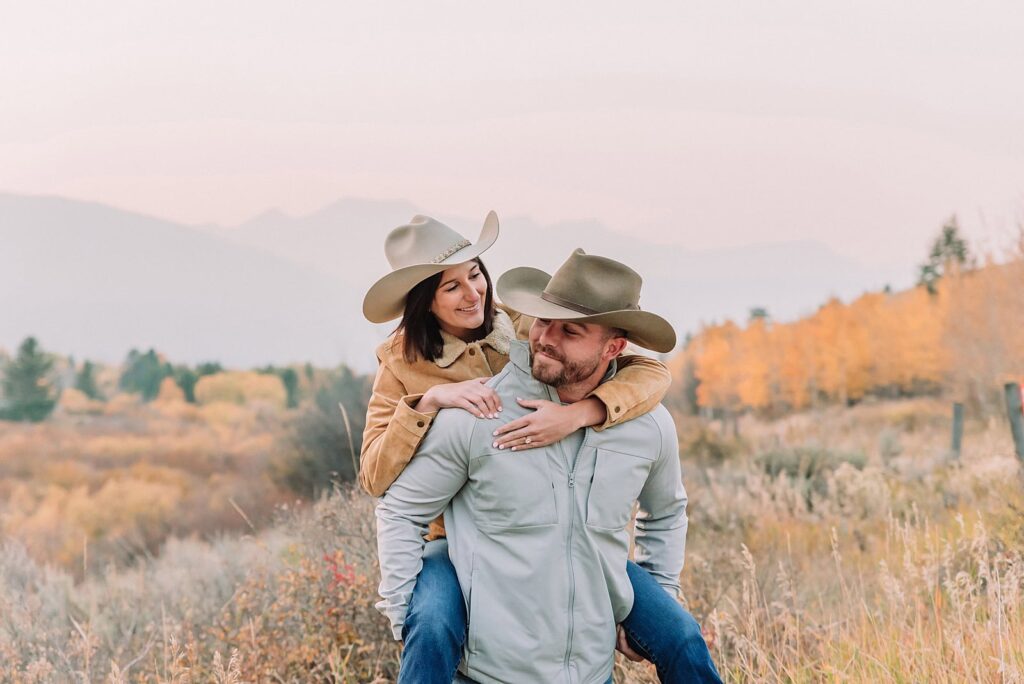 jackson wyoming engagement photos fall photo outfit ideas fall engagement pictures jackson hole photographer jackson hole proposal photographer engagement photographer near me