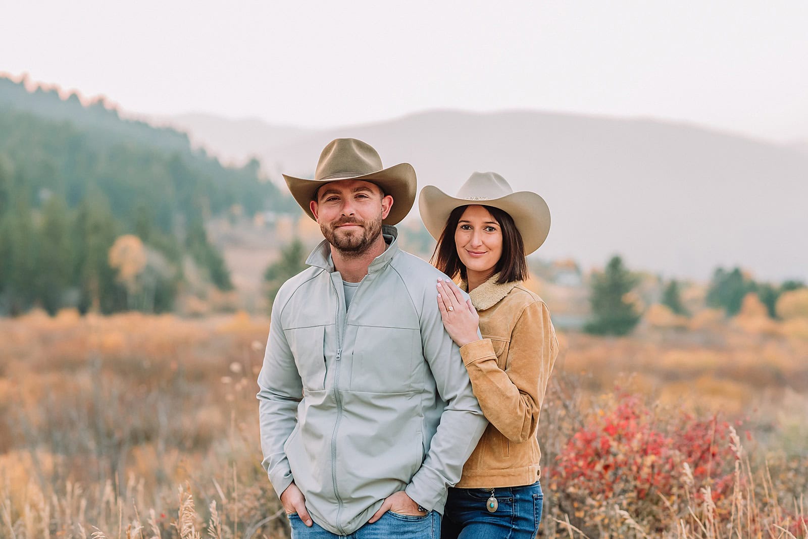 jackson wyoming engagement photos fall photo outfit ideas fall engagement pictures jackson hole photographer jackson hole proposal photographer engagement photographer near me