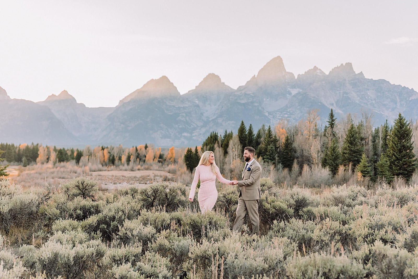 fall photo outfit ideas fall engagement pictures engagement photo ideas fall grand teton engagement photos grand teton engagement photographer jackson hole photographer
