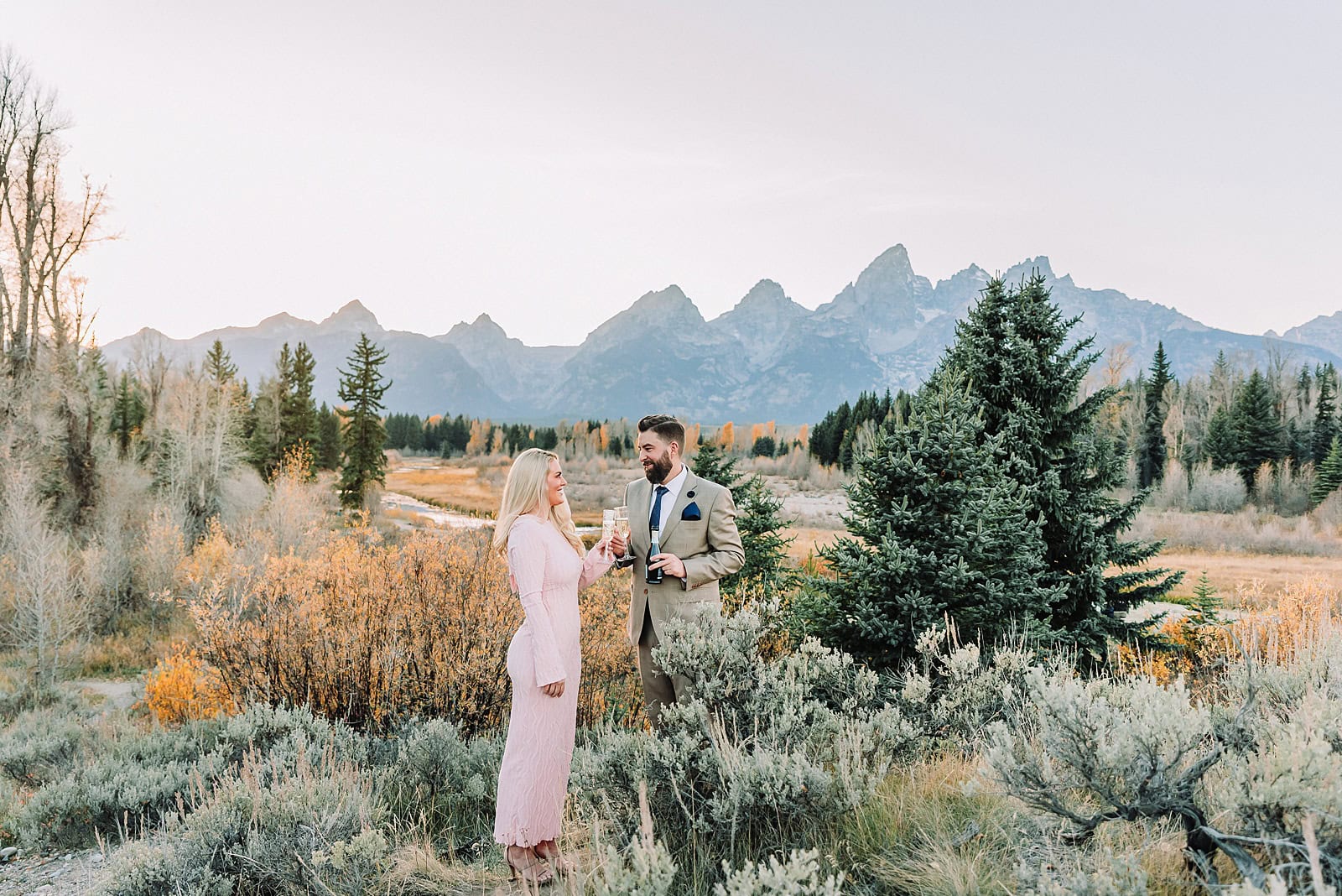 fall photo outfit ideas fall engagement pictures engagement photo ideas fall grand teton engagement photos grand teton engagement photographer jackson hole photographer