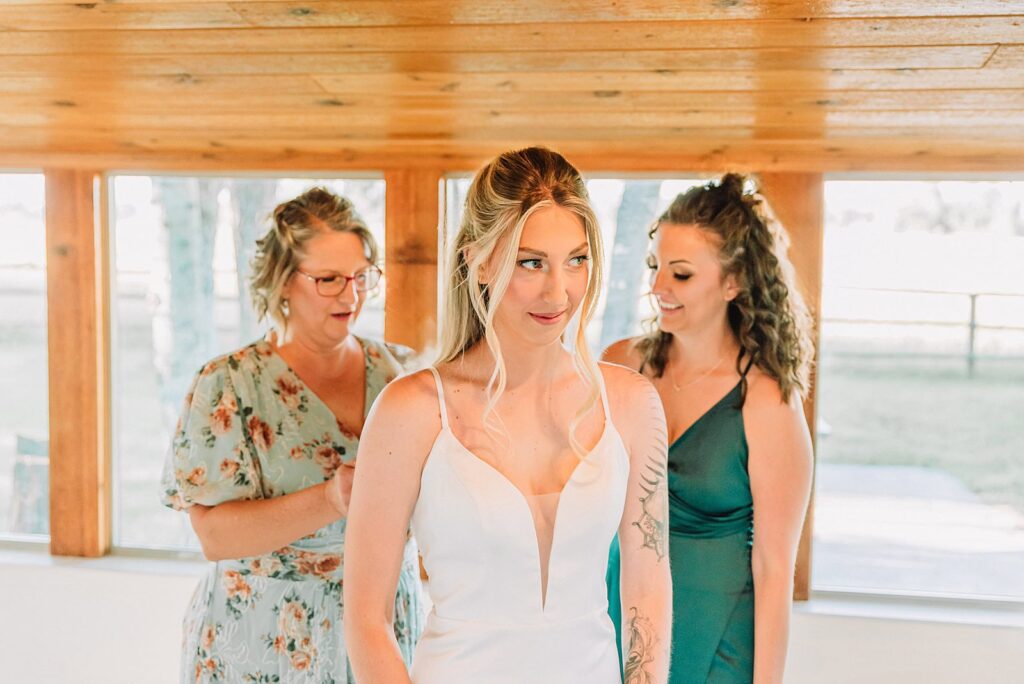 getting ready photos of the bride bride wedding dress bridesmaids mother of the bride wedding colors