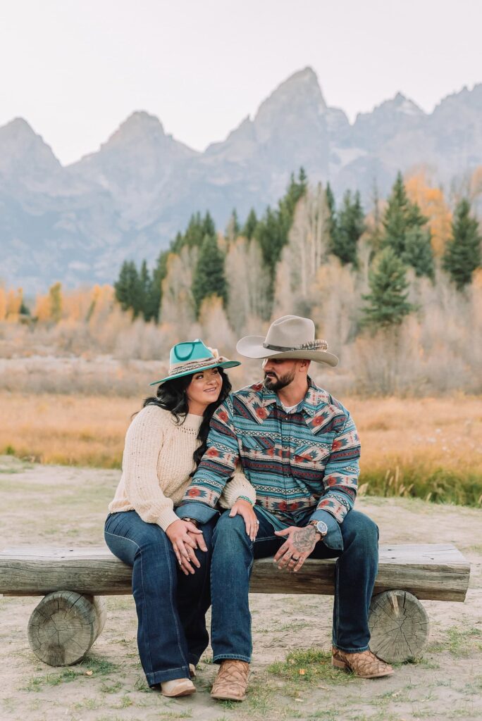 jackson hole engagement photographer grand teton engagement photos jackson wyoming engagement photos fall photo outfit ideas fall engagement pictures jackson hole photographer jackson hole proposal photographer engagement photographer near me