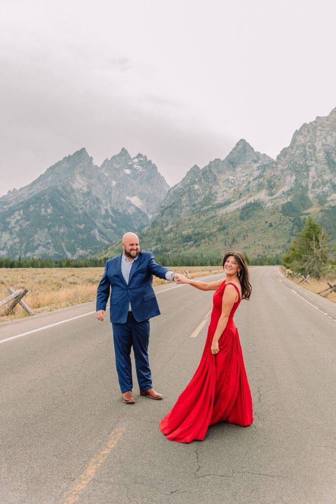 fall photo outfit ideas fall engagement pictures engagement photo ideas fall grand teton engagement photos grand teton engagement photographer jackson hole photographer
