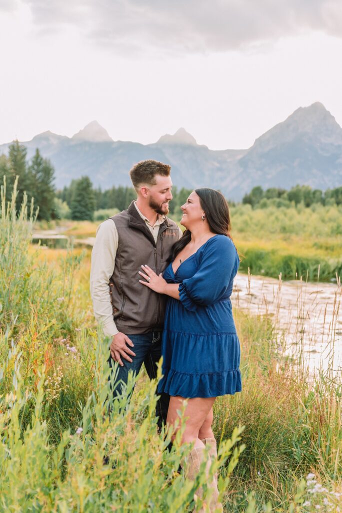 poses for couples jackson hole proposal photographer fall engagement photo outfits engagement photography near me wyoming photographer grand teton engagement photos grand teton engagement photographer schwabacher landing engagement photos