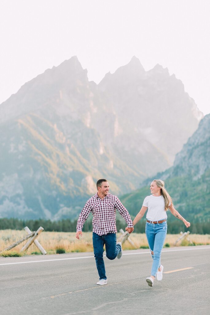 summer photo outfit ideas summer engagement pictures engagement photo ideas fall grand teton engagement photos grand teton engagement photographer jackson hole photographer