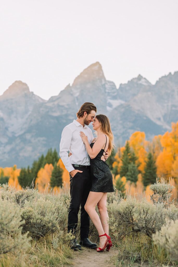jackson hole engagement photographer grand teton engagement photos jackson wyoming engagement photos fall photo outfit ideas fall engagement pictures jackson hole photographer jackson hole proposal photographer engagement photographer near me
