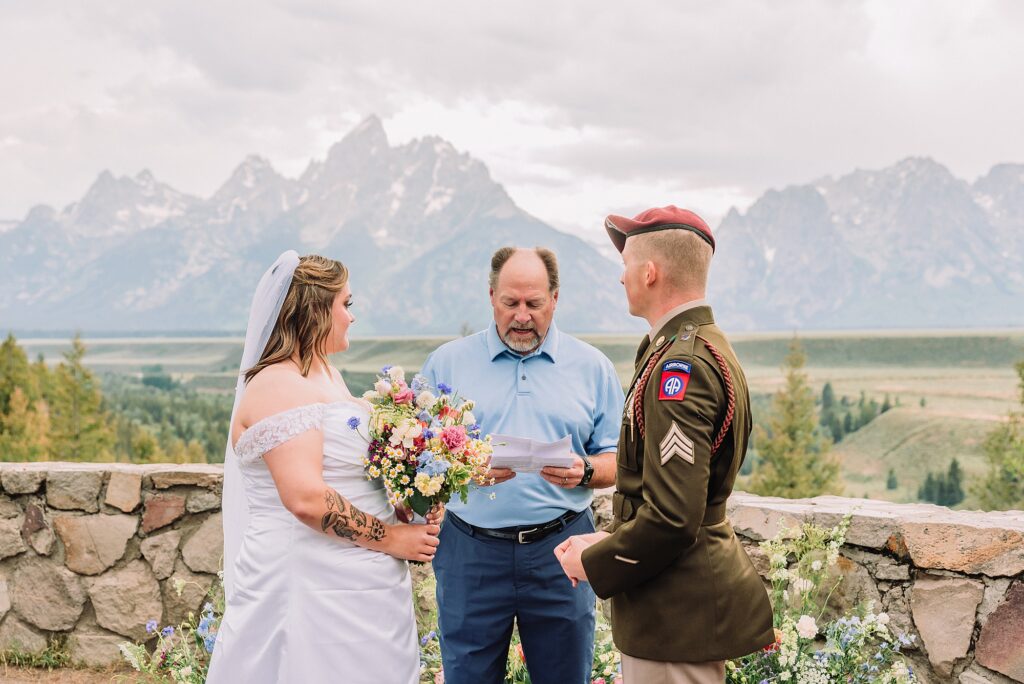jackson hole wedding photographers wedding ceremony tips eloping in jackson hole wyoming non traditional wedding ideas wyoming elopement photographer snake river overlook