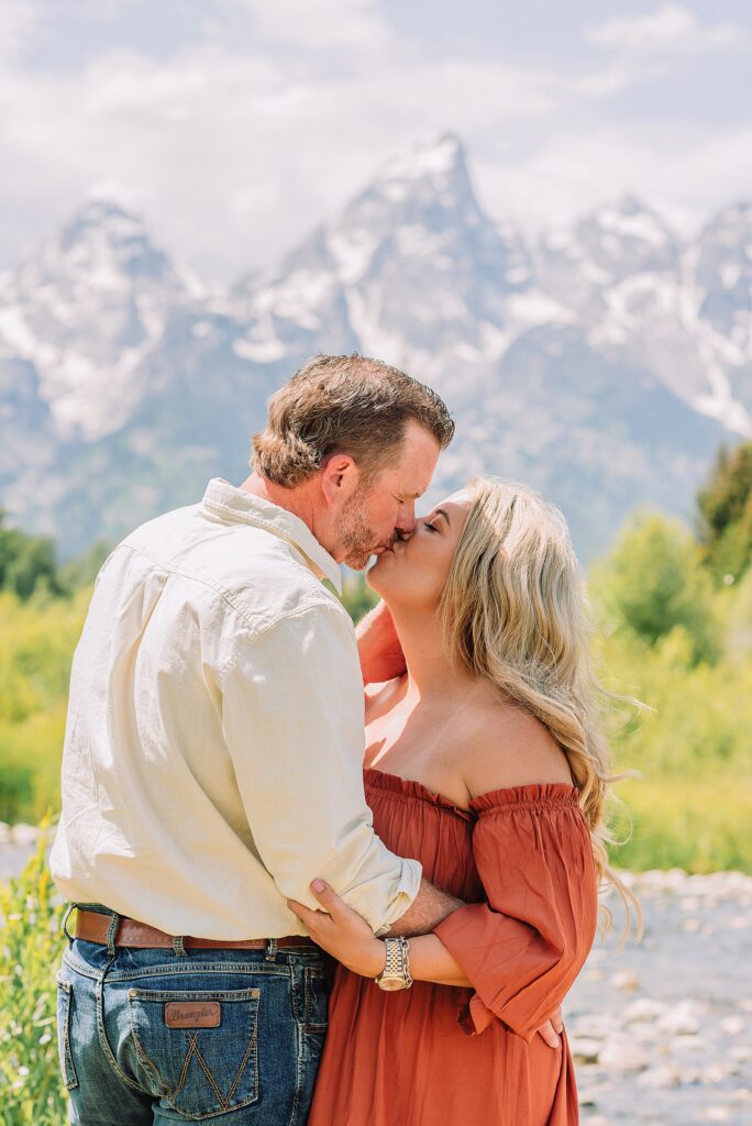 Schwabacher Landing family photos summer Grand Teton National Park family photographer what to wear for mountain family photos