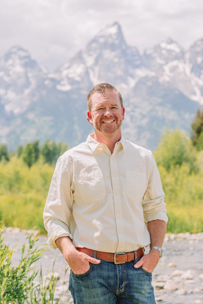 Schwabacher Landing family photos summer Grand Teton National Park family photographer what to wear for mountain family photos