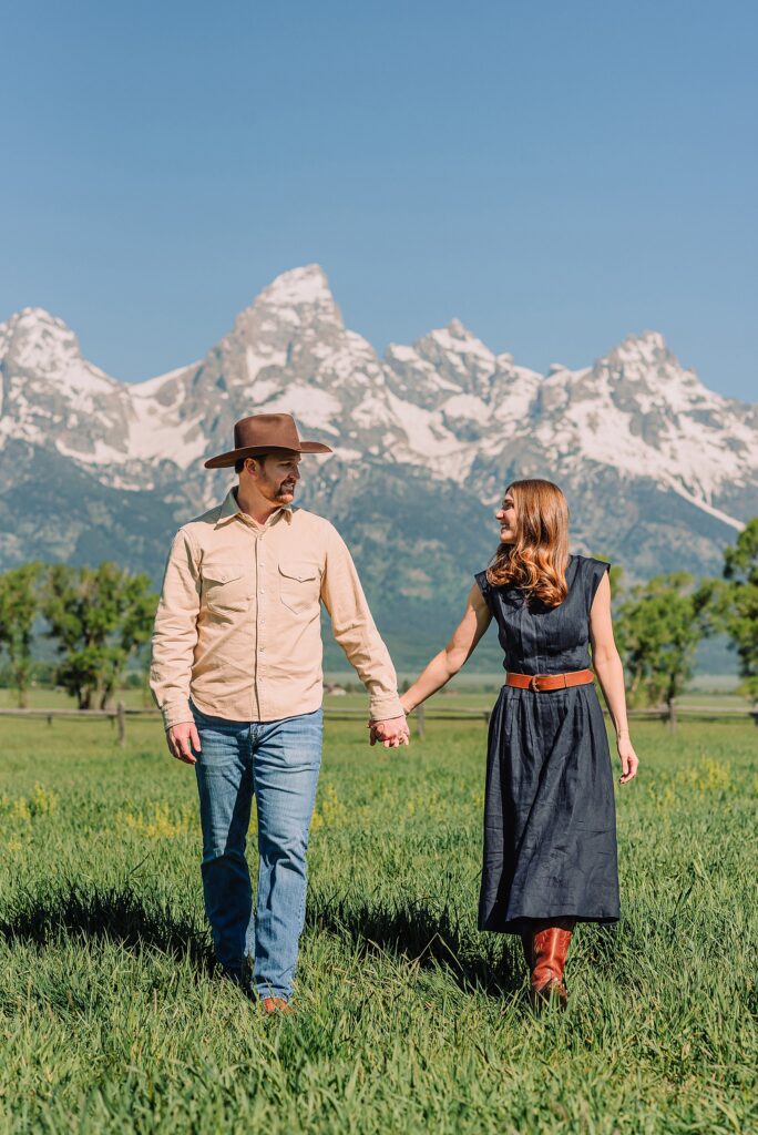 Jackson Hole mountain family photography session coordinated family outfits for mountain photos summer family photography Grand Teton National Park Grand Teton Family Photographer