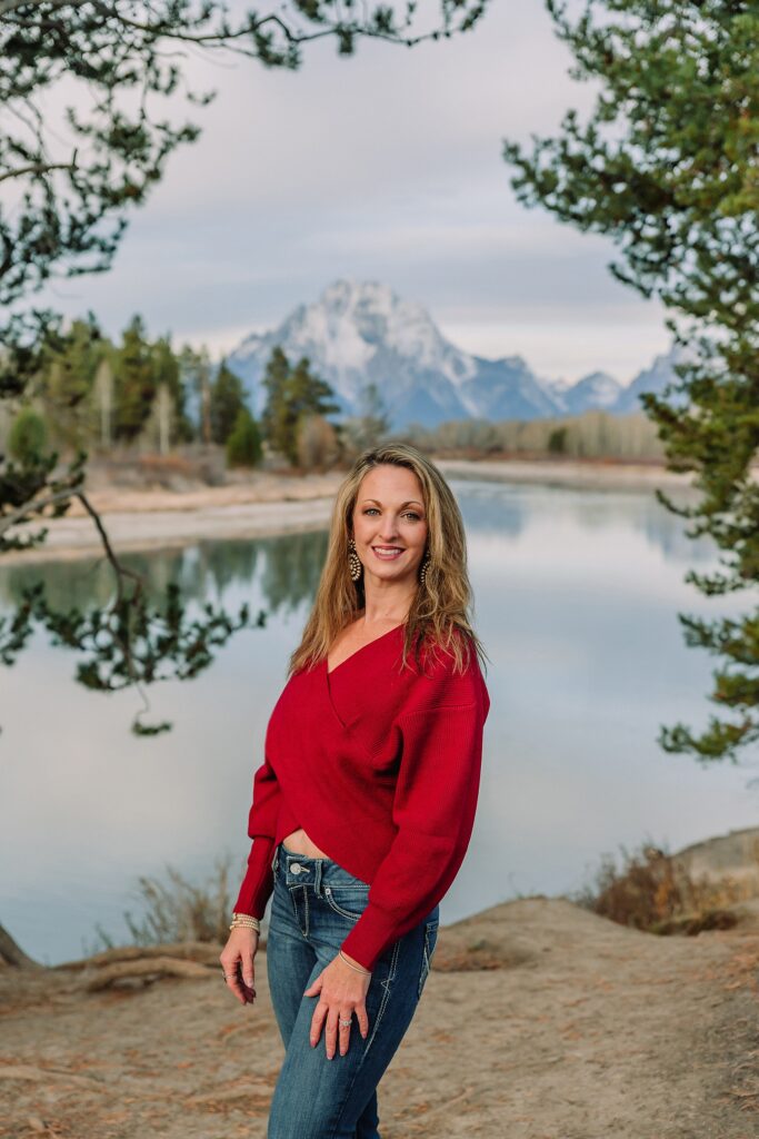 jackson hole anniversary photos at oxbow bend sunrise couple photography with fur coat jackson hole wyoming romantic river shoreline couples portraits grand teton national park october sunrise photography session oxbow bend