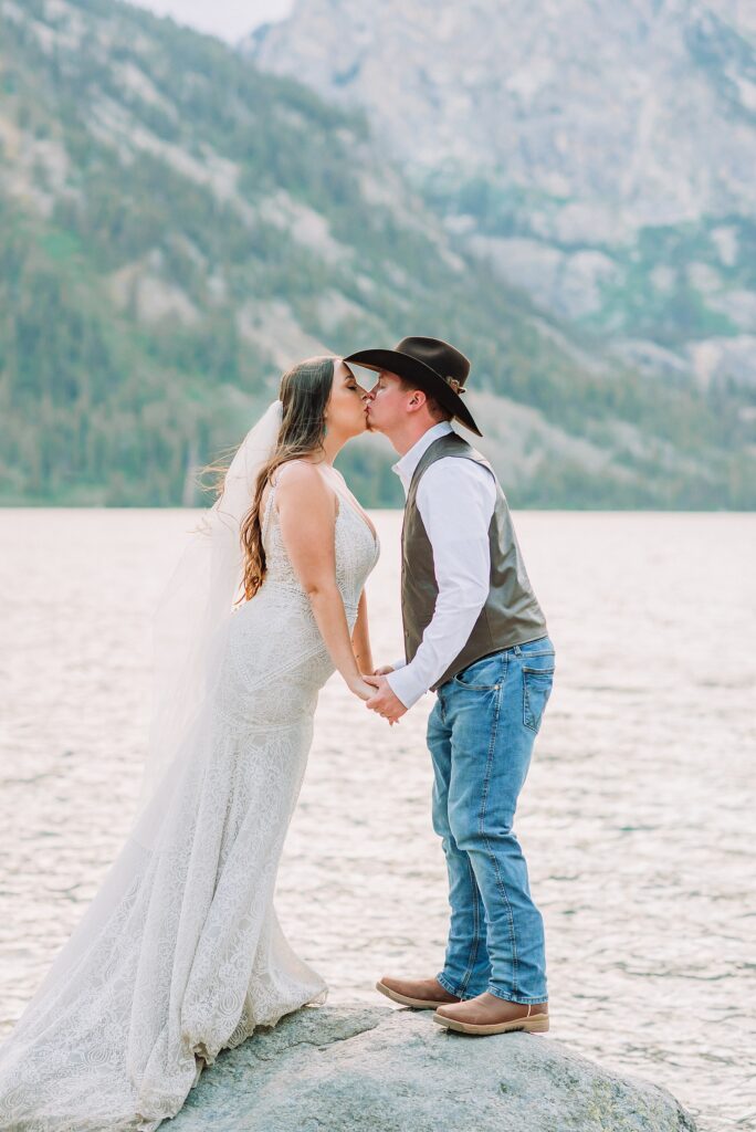 Jenny Lake Wyoming wedding photos mountain backdrop Grand Teton National Park wedding photography couple Teton mountain wedding photographer western style wedding tetons string Lake wedding photos