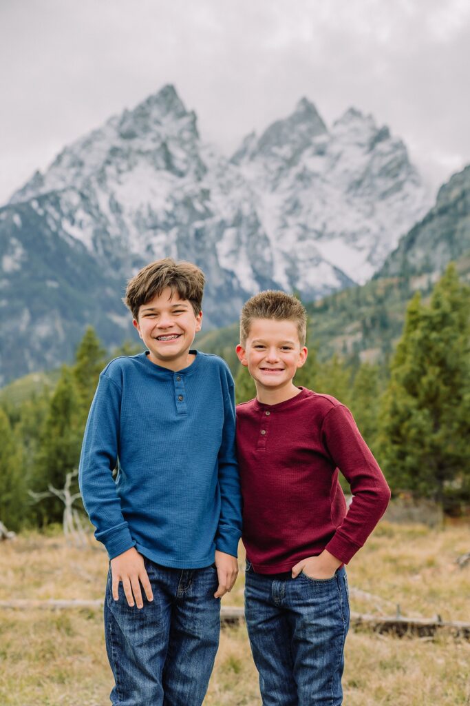 extended family photos in Jackson Hole Wyoming String Lake family photography session Jackson Hole multi generational family portraits in the mountains Grand Teton National Park family photographer windy mountain family session Jackson Hole Arizona family visiting Jackson Hole photos three generation family photos at String Lake Jackson Hole extended family photographer